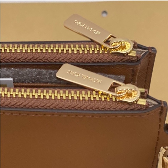 Michael Kors
DoubleZip Wallet Wristlet Luggage - Picture 7 of 10